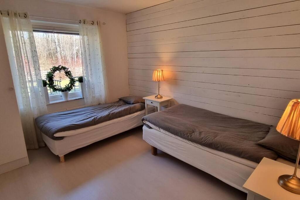 Trivsamt Parhus I Lugnt Omrade Inne I Tranas! 외부 사진